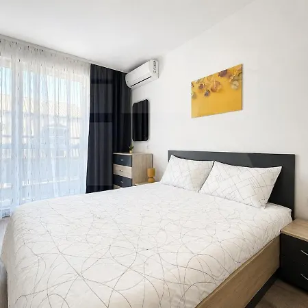 1br Golden Urban Hive With Parking Варна