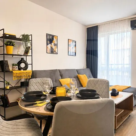 Апартамент 1br Golden Urban Hive With Parking *